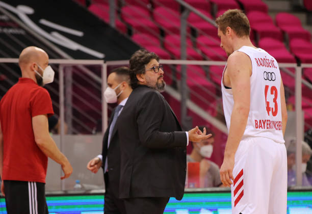 给予球员更 给予球员更